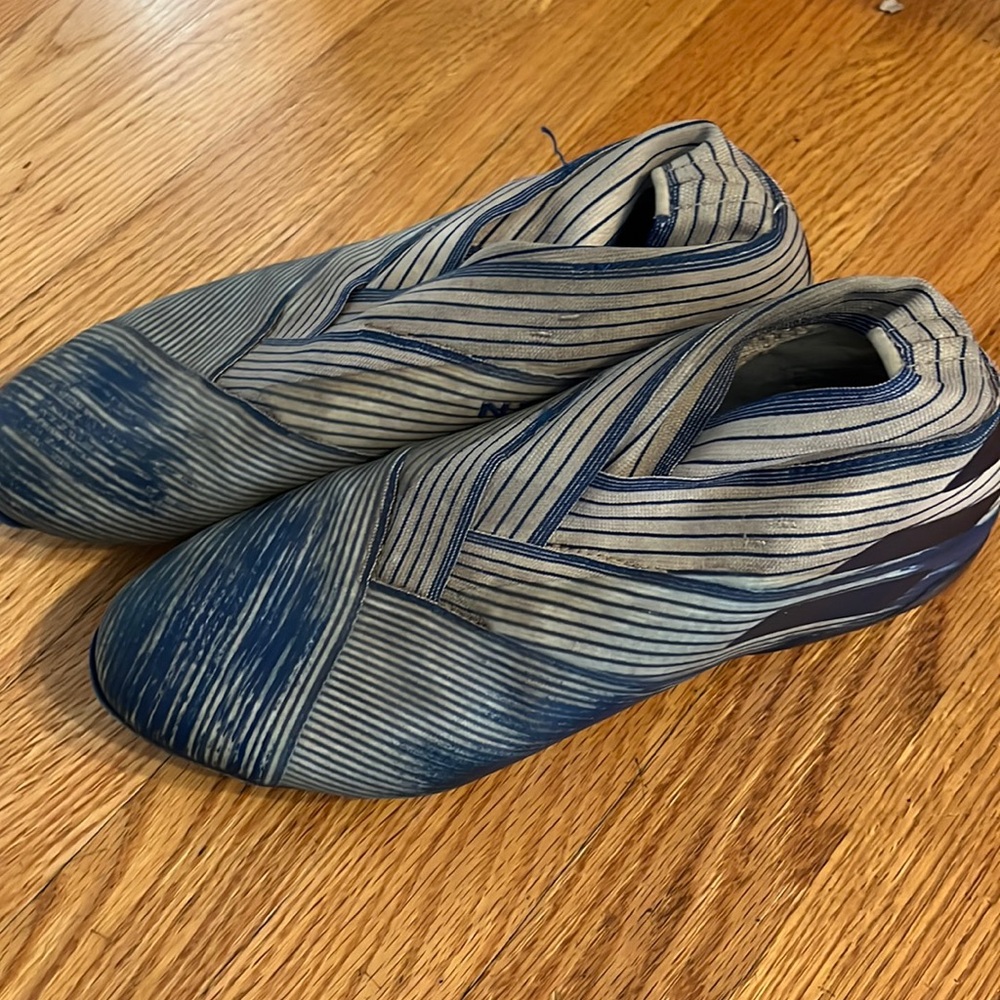 Older no lace Adidas Nemeziz men’s cleats